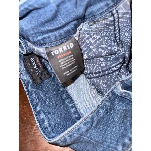 Torrid plus  size distressed jeans size 20 - Picture 4 of 7